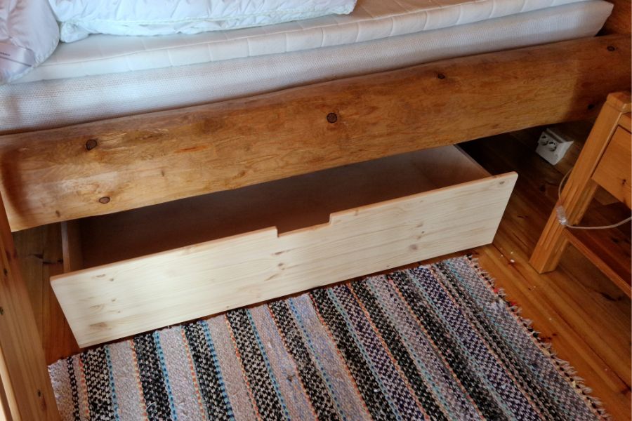 kokopuiset kalusteet sängynaluslaatikko