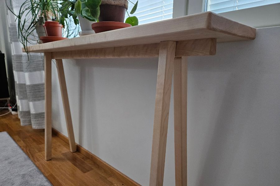 kokopuiset kalusteet kukkahylly